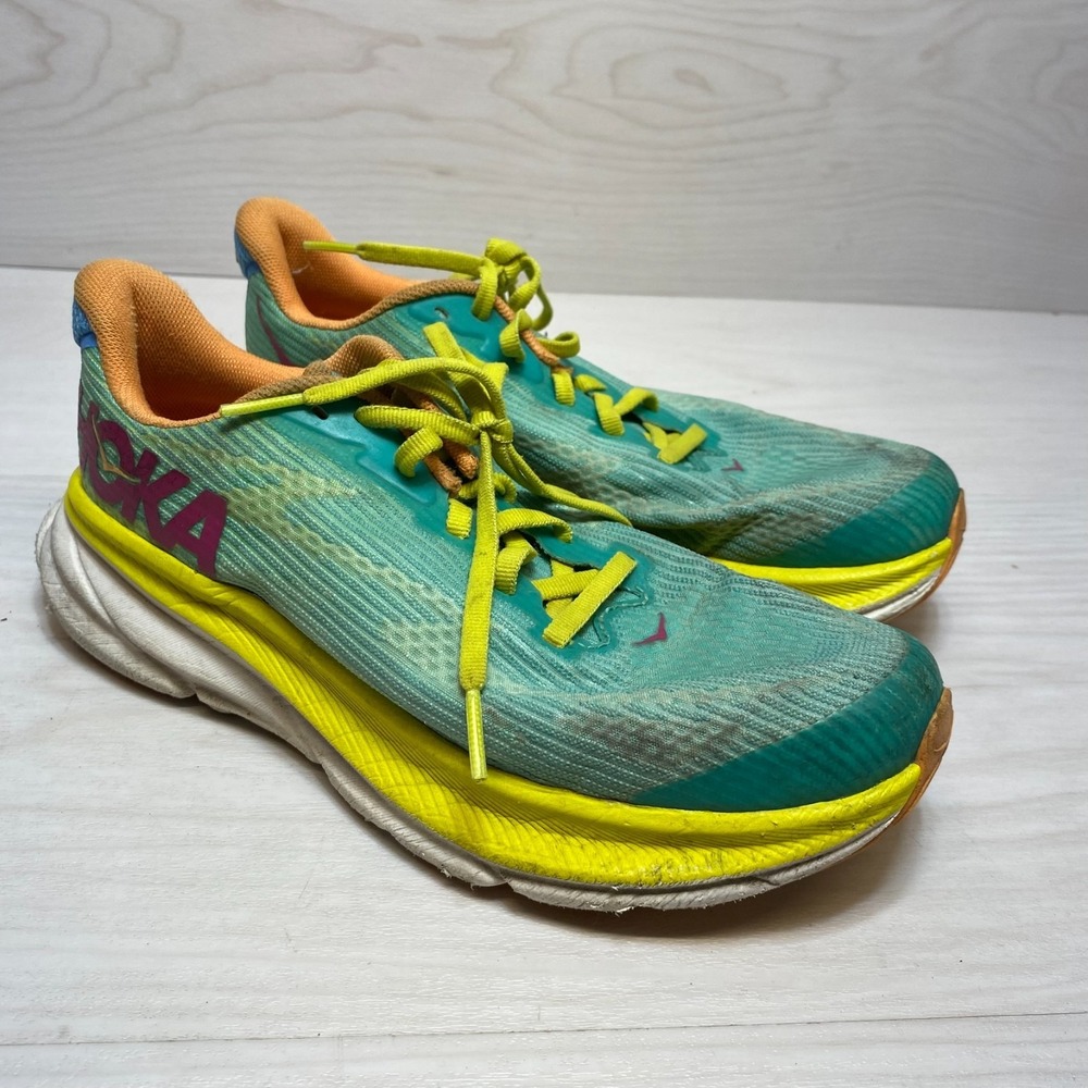 HOKA One One Clifton 9 Sneaker‎ Youth Size 4 MD Evening Primrose Low Top Lace Up